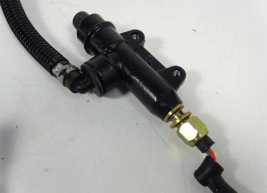 Rempomp achter Benelli 302 R