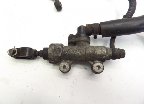 Rempomp achter Honda CBR 1000 F