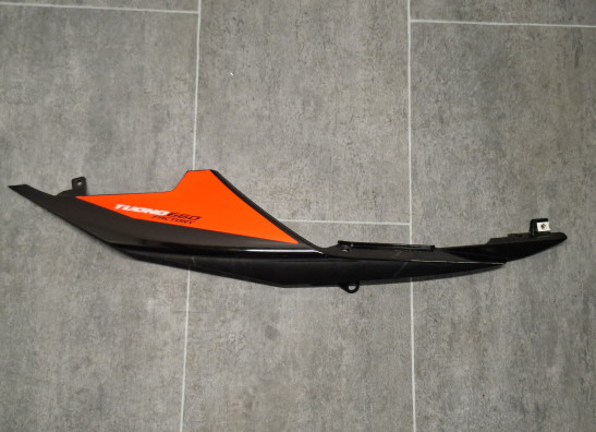Rechter achterkant Aprilia Tuono 660
