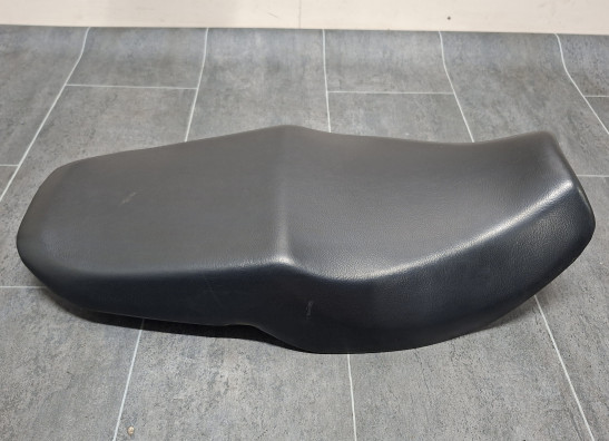 Zadel Suzuki RF 900