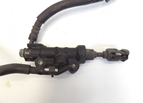 Rempomp achter Yamaha FZ6