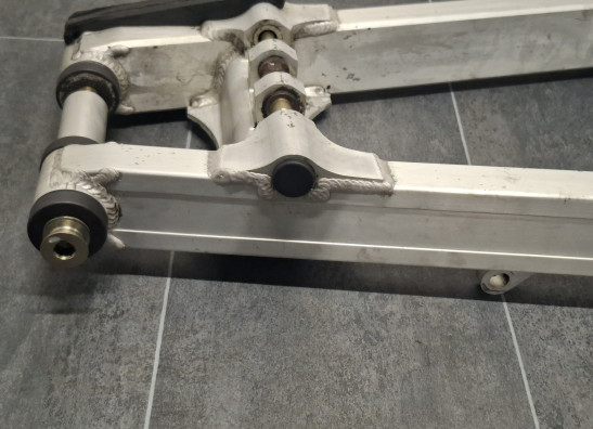 Achterbrug Triumph Trident 900