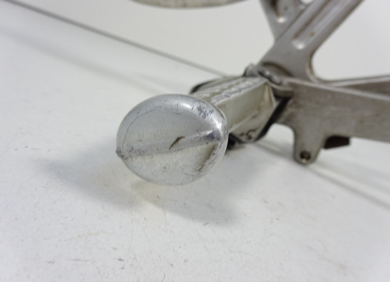 Fussrastetrager vorne rechts Triumph 955 daytona