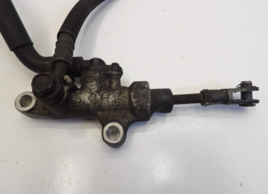 Rempomp achter Yamaha FZR 1000