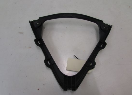 Cowl V shape under Suzuki GSX R 750