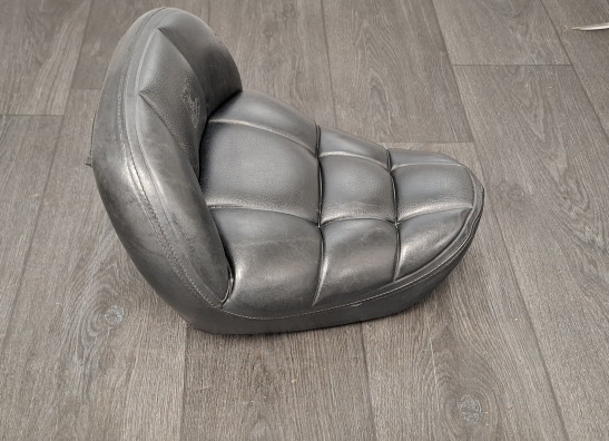 Zadel Honda VF 700  750 C Magna