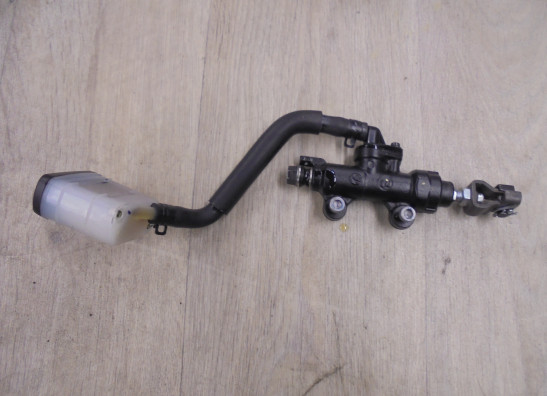 Rempomp achter Honda CBR 650 R