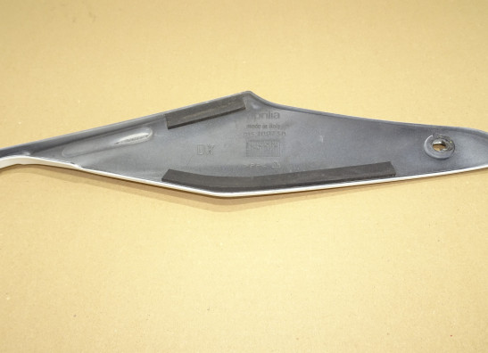 Rechter zijkuip klein Aprilia Tuono 1000