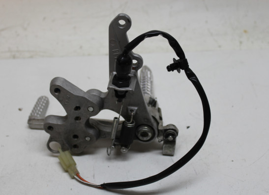 Fussrastetrager vorne rechts Suzuki GSX R 750