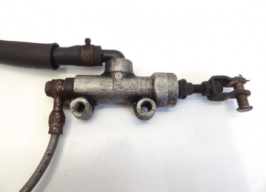 Rempomp achter Kawasaki ZEPHYR 550