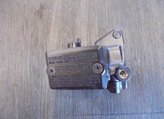 Front brake master cylinder  Triumph Trident 660
