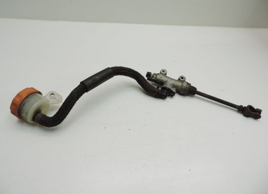 Rempomp achter Honda ST 1100 Pan European