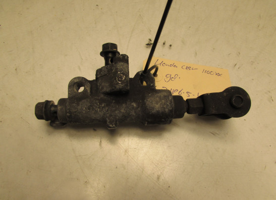 Rempomp achter Honda CBR 1100 XX