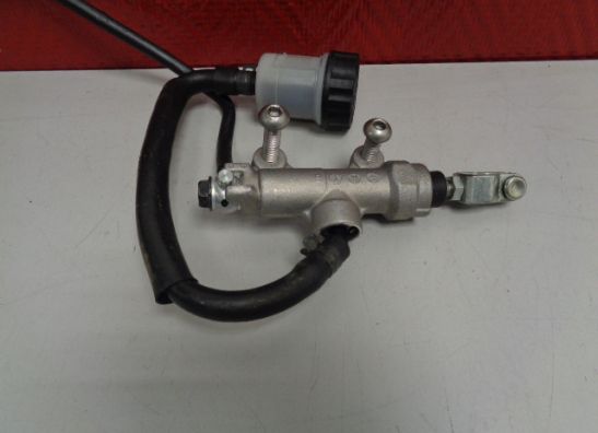 Rempomp achter Kawasaki Z 1000