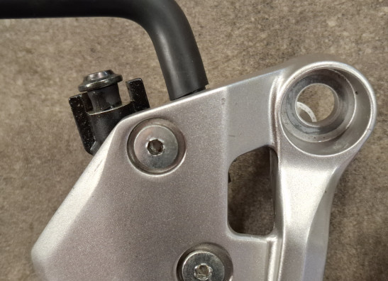 Fussrastetrager vorne rechts Yamaha Tracer 900