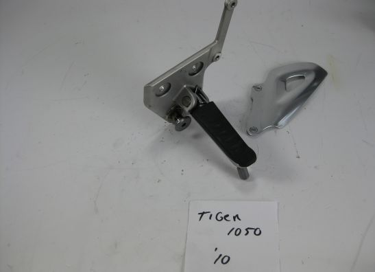 Fussrastetrager vorne links Triumph Tiger 1050