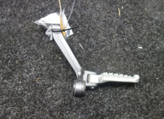 Duo voetsteun rechts Aprilia RSV 1000