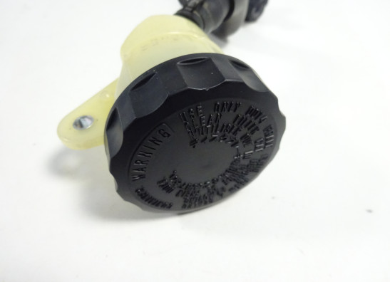 Rempomp achter Honda CBF 1000