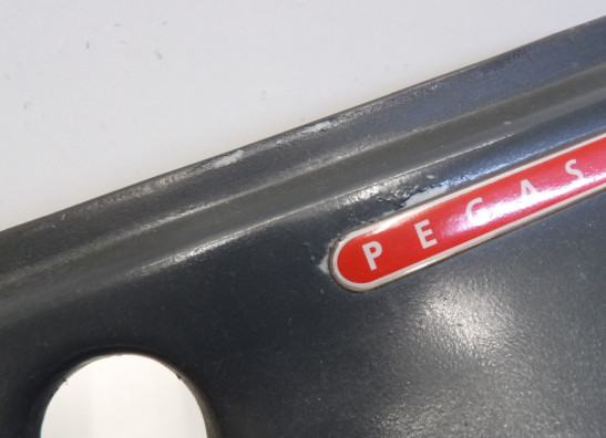 Rechter achterkant Aprilia Pegaso