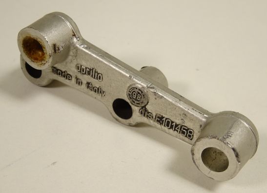 Rempomp achter Aprilia RSV 1000