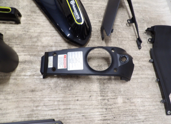 Complete kuipset Husqvarna Svartpilen 401