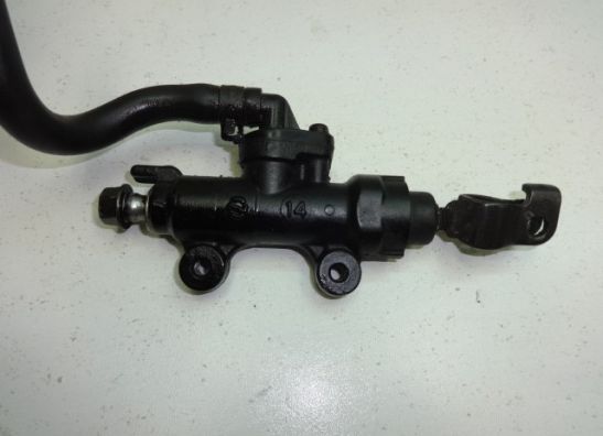 Rempomp achter Honda CBF 600