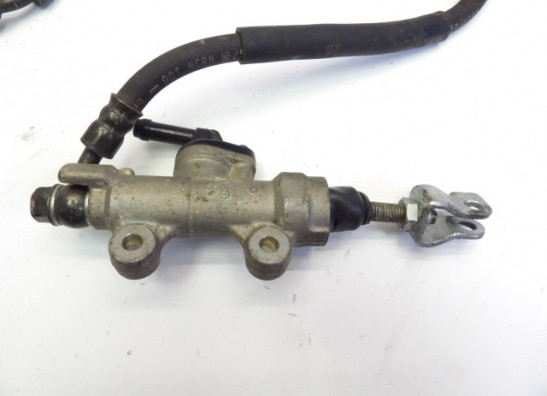 Rempomp achter Honda CBR 400 R