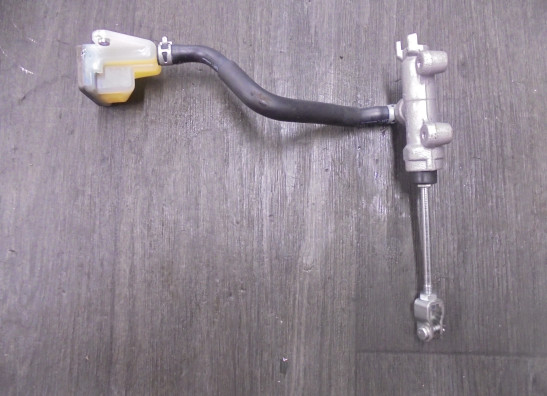 Rempomp achter Suzuki DL 650 V STROM