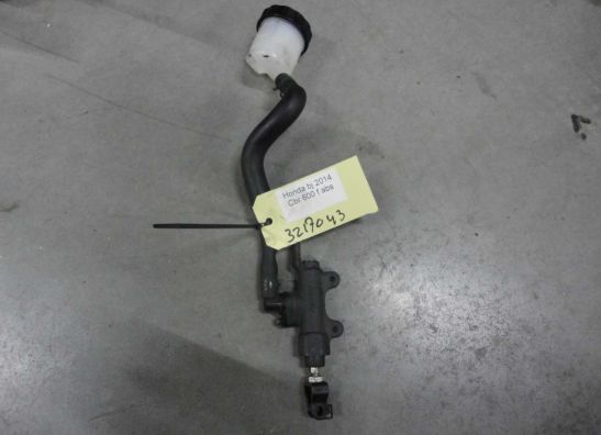 Rempomp achter Honda CBR 600 F
