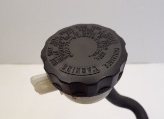 Rempomp achter Triumph Trophy 900