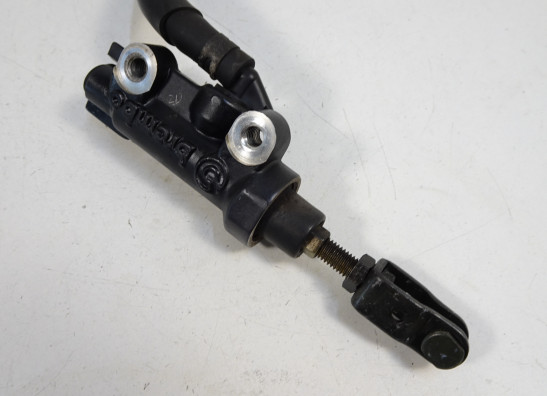 Rempomp achter Yamaha FZ1