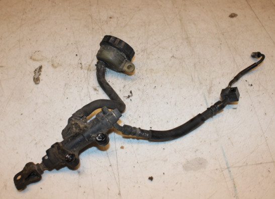 Rempomp achter Honda CBF 500