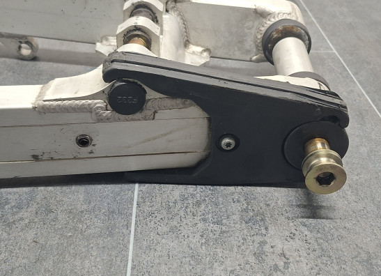 Achterbrug Triumph Trident 900