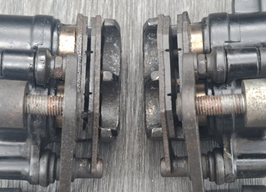 Brake calipers front Triumph Trident 900