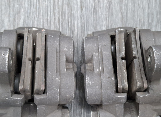 Bremssattel Bremszangen vorne Suzuki GSX F 750