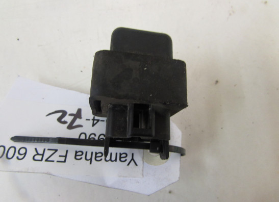 Relais Yamaha FZR 600