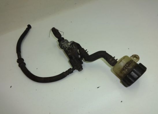 Rempomp achter Yamaha XJ 600 Diversion