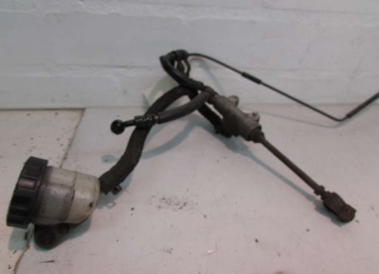 Rempomp achter Honda ST 1100 Pan European