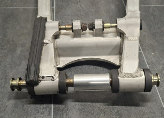 Achterbrug Triumph Trident 900