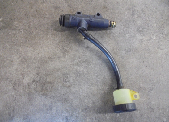 Rempomp achter Aprilia RSV 1000