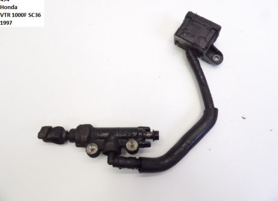 Rempomp achter Honda VTR 1000 F