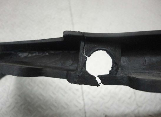 Cowl V shape under Suzuki GSX R 1300 Hayabusa