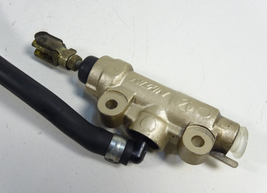 Rempomp achter MV Agusta 989 Brutale R