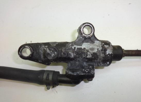 Rempomp achter Yamaha TDM