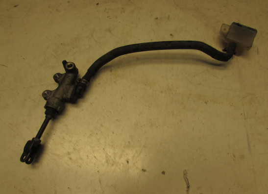 Rempomp achter Suzuki GSX R 750