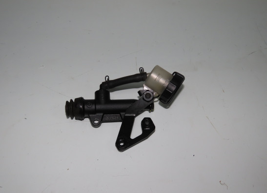 Rempomp achter Moto Guzzi V85 TT