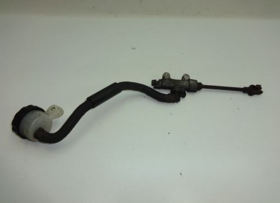 Rempomp achter Honda ST 1100 Pan European
