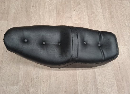 Zadel Suzuki GSX 250 L