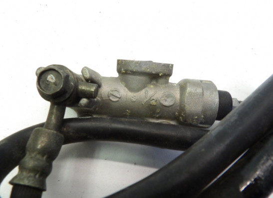 Rempomp achter Suzuki GSX R 750