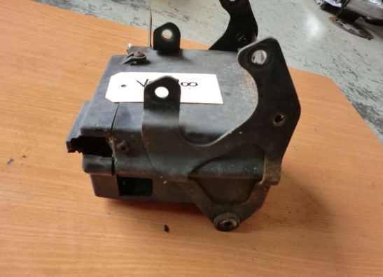 Batterie befestigung Suzuki VS 800 Intruder